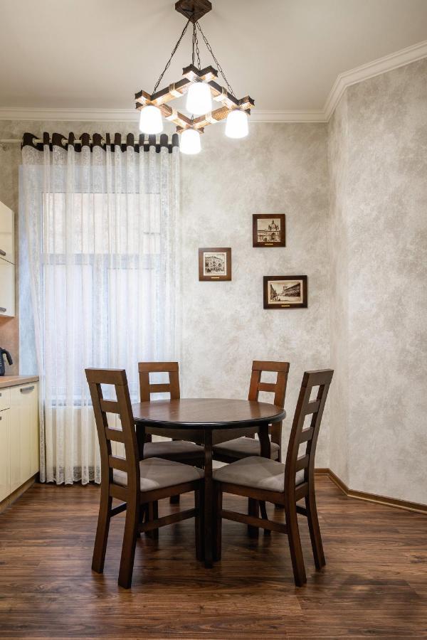 Historic Apartment Sofia In The Old Town リヴィウ エクステリア 写真