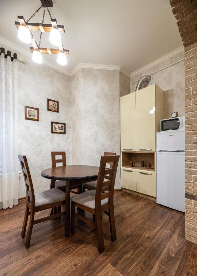 Historic Apartment Sofia In The Old Town リヴィウ エクステリア 写真